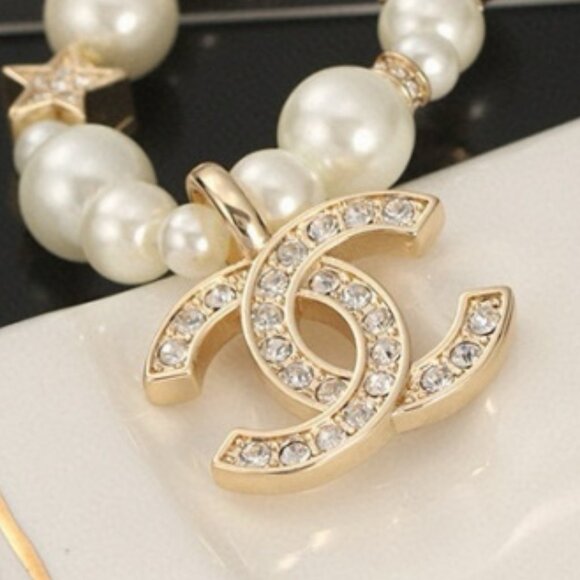 Charming Gold Tone Necklace with Pearl & Crystal Adornment - Picture 5 of 7